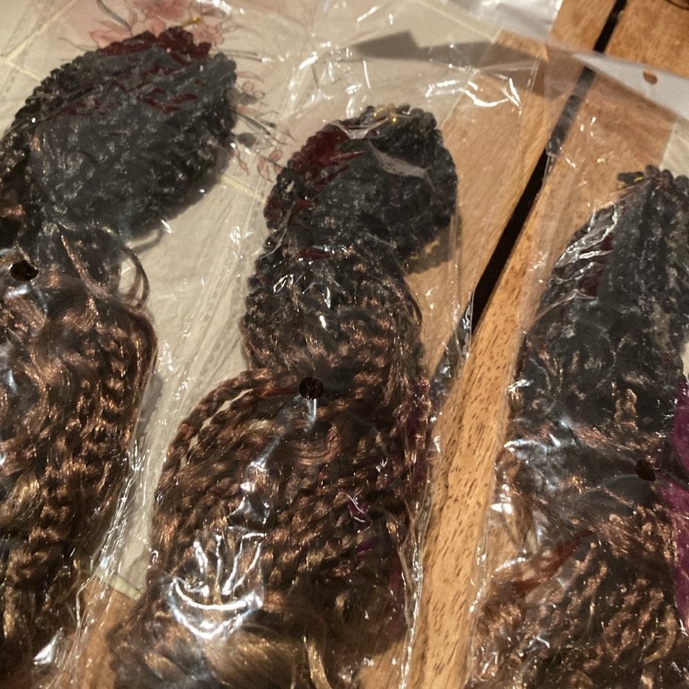 Braiding hair - Picture 13 of 17